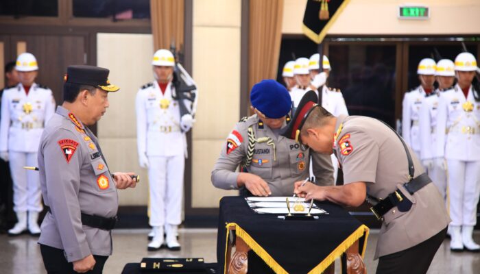 Polri Gelar Upacara Korps Raport Kenaikan Pangkat Pejabat Tinggi