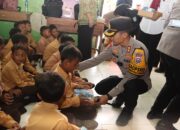 Kapolres Tuban Berbagi Makan Siang Bergizi Gratis ke Sekolah Dasar 