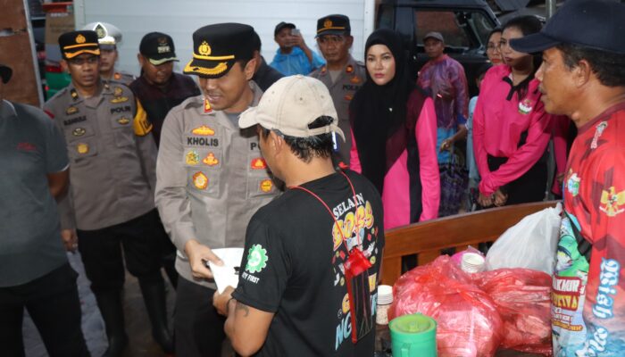 Warga di Tiga Kecamatan Terdampak Banjir dapat Bantuan dari Polres Malang