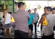 Peduli Bencana, Polisi Jombang Salurkan Bantuan Kepada Warga Terdampak Banjir di Wilayahnya 