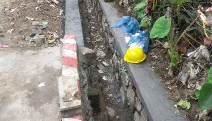 Proyek Drainase Ratusan Juta Diduga Main Poles Bangunan Lama di Kalisat, Kontraktor: Nggak Masuk Hitungan