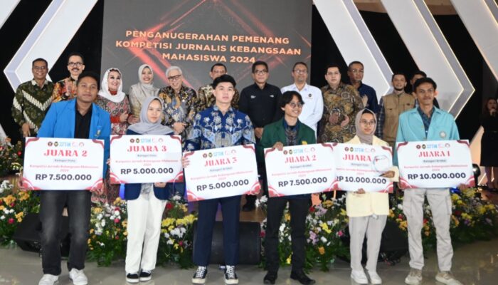 BNPT RI Serahkan Penghargaan dan Hadiah kepada Pemenang Kompetisi Jurnalis Kebangsaan Mahasiswa