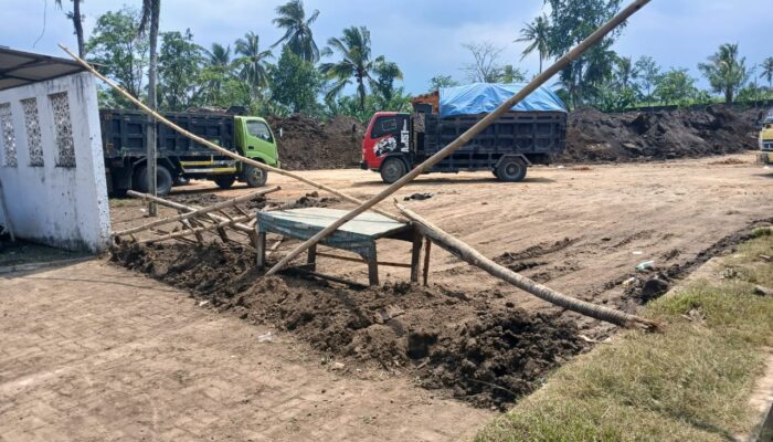 Dikeluhkan Warga, Aktivitas Bongkar Muat di Bekas Jembatan Timbang Pasir Kedungjajang – Lumajang Dihentikan