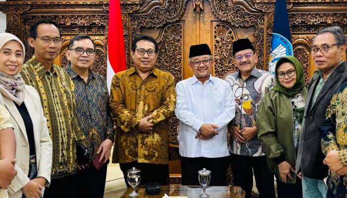 Semakin Erat, Ketum Firdaus Bersama Pengurus SMSI Pusat Audiensi dengan Mendikdasmen Abdul Mu’ti