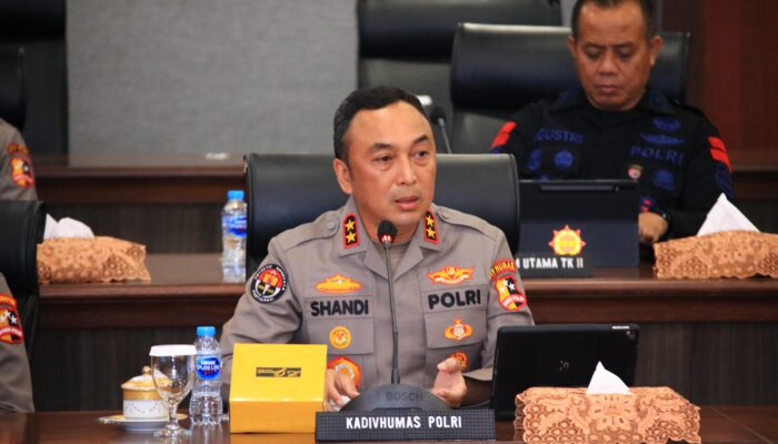 Kapolri Berikan Pelayanan Kesehatan Gratis Bagi Ribuan Orang Hari Ini