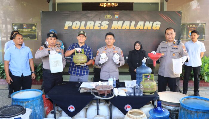 Lewat Halo Polisi 110, Polres Malang Berhasil Bongkar Produksi Arak Ilegal di Bantur