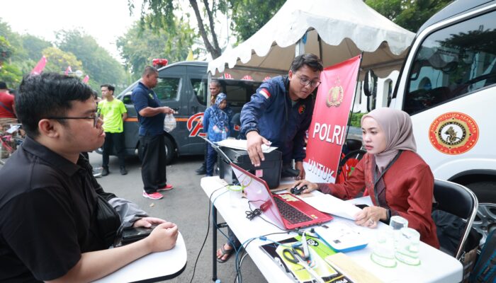 Hari Bhayangkara ke-79, Ratusan Warga Manfaatkan Layanan Kesehatan Gratis Polda Jatim