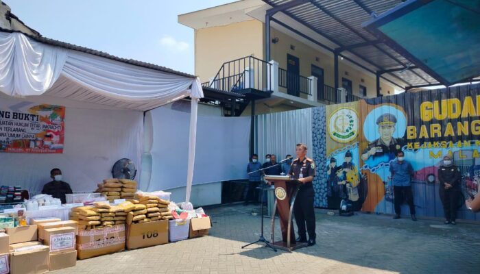 Kejari Kota Malang Beserta Forkopimda Musnahkan Barang Bukti Narkoba dan Rokok Ilegal