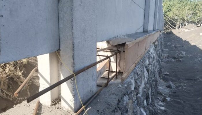 Proyek Pagar Kawasan Pelabuhan Payangan Senilai Hampir Rp 1.5 Miliar Terancam Molor di Jember