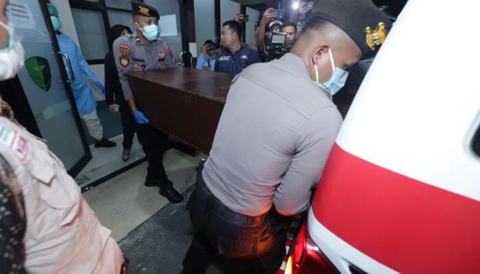 Polda Jatim Serahkan Tiga Jenazah Santri Ponpes Al Khoziny ke Keluarga