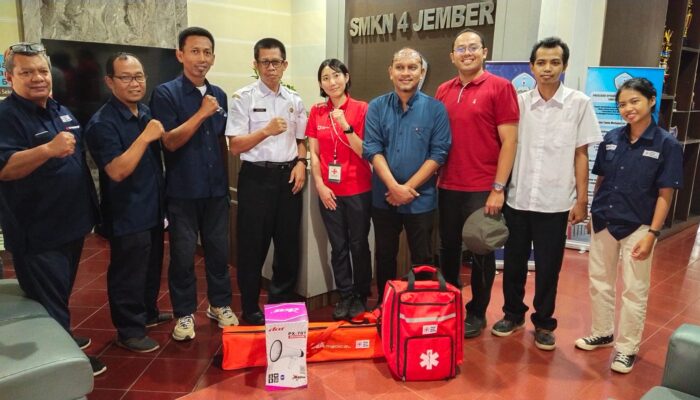 Mitigasi Bencana Pendidikan, SMKN 4 dapat Bantuan Siaga Bencana dari JRCS dan PMI Jember