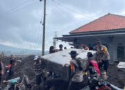Pasca Erupsi Semeru, Satbrimob Polda Jawa Timur Perkuat Operasi Kemanusiaan