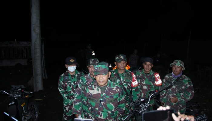 Danramil Pronojiwo Pimpin Patroli Zona Merah Semeru, Pastikan Warga Aman dan Rumah Tetap Terjaga