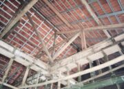 Proyek Gedung MTs NU Al-Badar di Jember Diduga Jadi Bancakan, Rangka Atap Galvalum Selingi Kayu Glugu