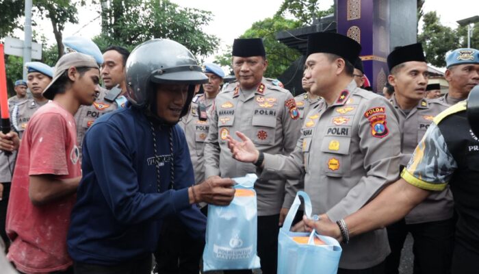 Ramadan Berkah, Irjen Nanang Avianto Berbagi Takjil dan Buka Puasa Bersama Elemen Masyarakat Jawa Timur 