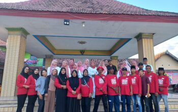 Pemdes Kepanjen Bersama Elemen Masyarakat Didukung Group Senam Bagikan Takjil Gratis 