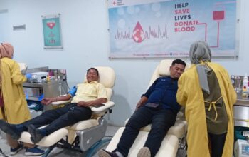 Usai Sidang Paripurna, Anggota Fraksi Golkar DPRD Jember Sempatkan Donor Darah di UDD PMI