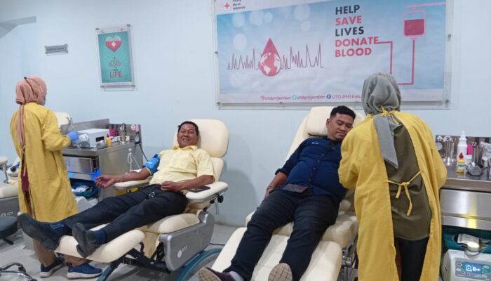 Usai Sidang Paripurna, Anggota Fraksi Golkar DPRD Jember Sempatkan Donor Darah di UDD PMI