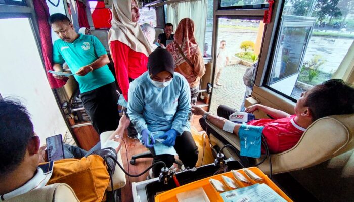 Pemkab Jember Ajak Masyarakat Olahraga Sore Bersama Sekaligus Donor Darah