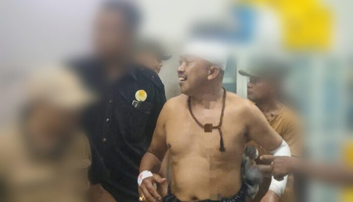 Sadis Main Bacok! Kepala Desa Pakel Gucialit Lumajang Korban Pengeroyokan Dilarikan ke Rumah Sakit 