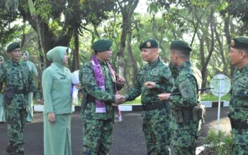 Tradisi Penyambutan Kasbrig Baru, Letkol Inf Tri Wiratno Resmi Disambut di Mabrigif 9 Kostrad