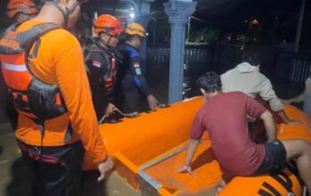 Amukan Air Tengah Malam, Banjir Limpasan Dam Kedungsangku Rendam Ratusan Rumah di Sukodono