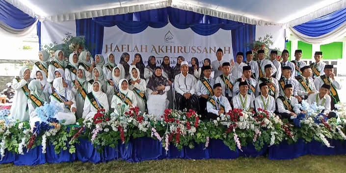 Ponpes Al Fatah Lumajang Wisuda 7 Santri Tahfidz 30 Juz, Siapkan Generasi Mandiri dan Berwirausaha