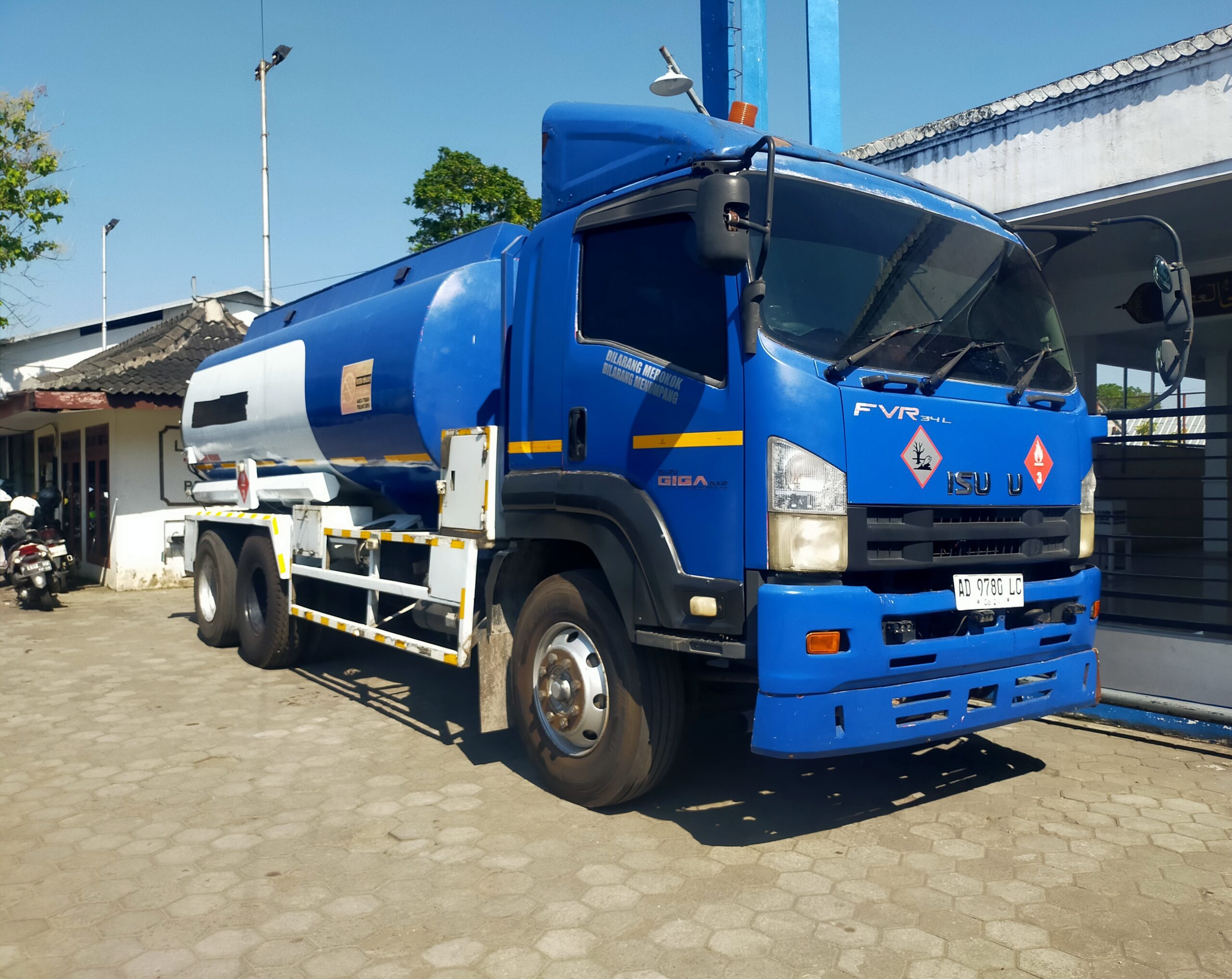 Kejanggalan Warna Truk Tangki Kasus BBM Ilegal di Jember, Data E-Samsat Merah Putih, Fisik Biru Putih