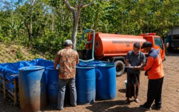 Pemkab Lumajang Salurkan Bantuan Air Bersih ke Wilayah Terdampak Kekeringan