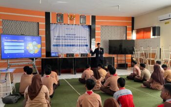 Marak Tugas Dikerjakan AI, Mahasiswa PPG UM Turun Tangan Latih Literasi Digital di Lumajang