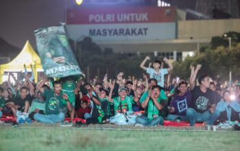 Final Piala Presiden 2026, Polda Jatim Nobar dengan Ribuan Bonek Mania 