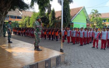 Dari Satu Barisan Tumbuh Banyak Pelajaran, Siswa SMPN 1 Jatiroto Ditempa Jadi Generasi Berkarakter