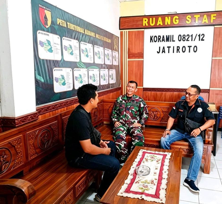 Wartawan Jalin Silaturahmi dengan Danramil Jatiroto, Perkuat Sinergi dan Komunikasi Publik