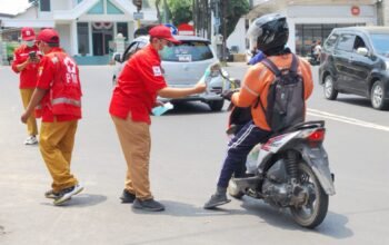 PMI Jember Bagikan Masker Gratis di Tengah Lonjakan ISPA dan Flu Tipe A