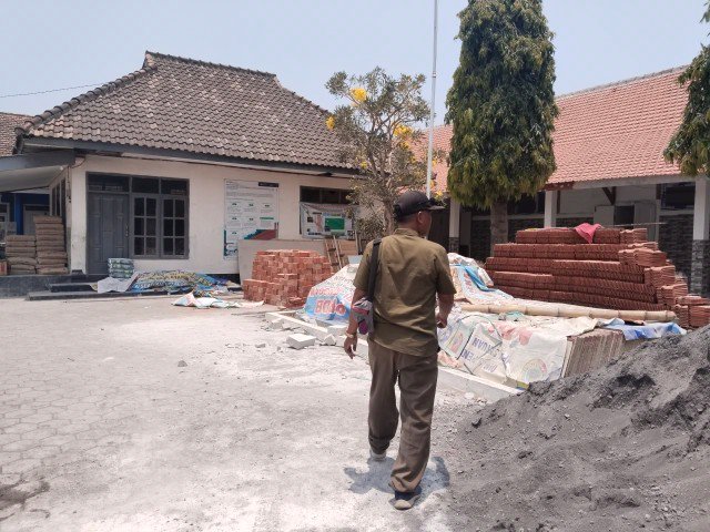 Anggaran Kemendikdasmen Dipertaruhkan, Proyek Revitalisasi SDN Jenggawah 01 Jember Papan Informasi Nihil